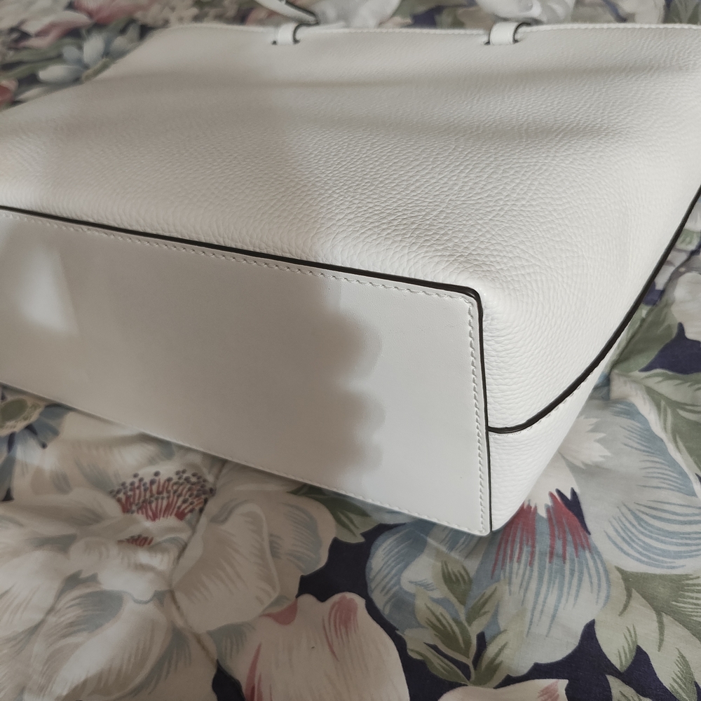 Michael Kors White Tote Bag - Picture 5 of 9